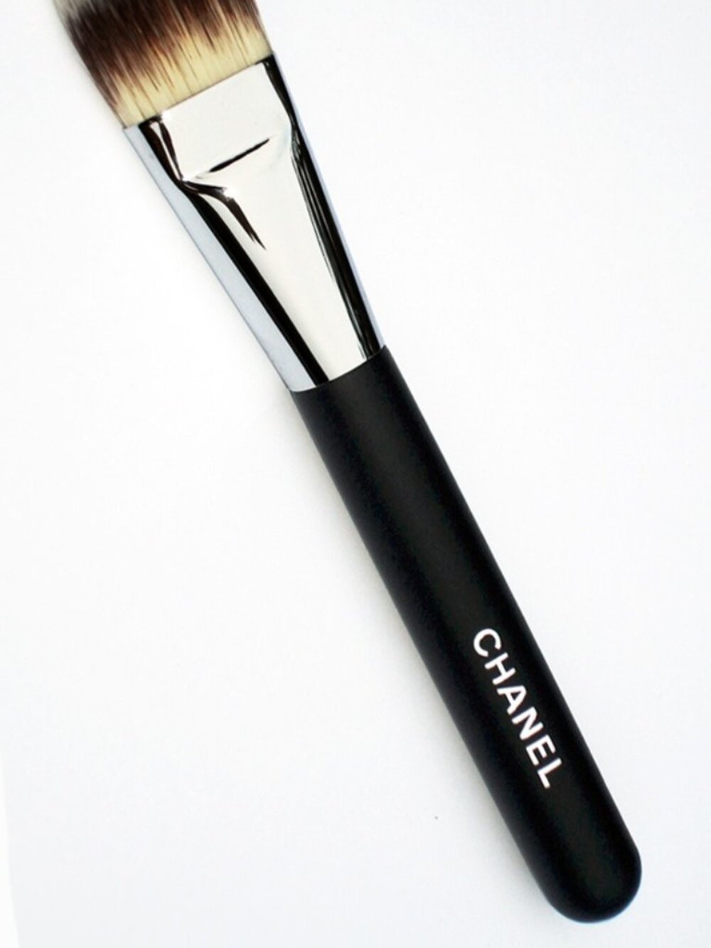 Chanel #6 Foundation Makeup Brush - Picture 2 of 7
